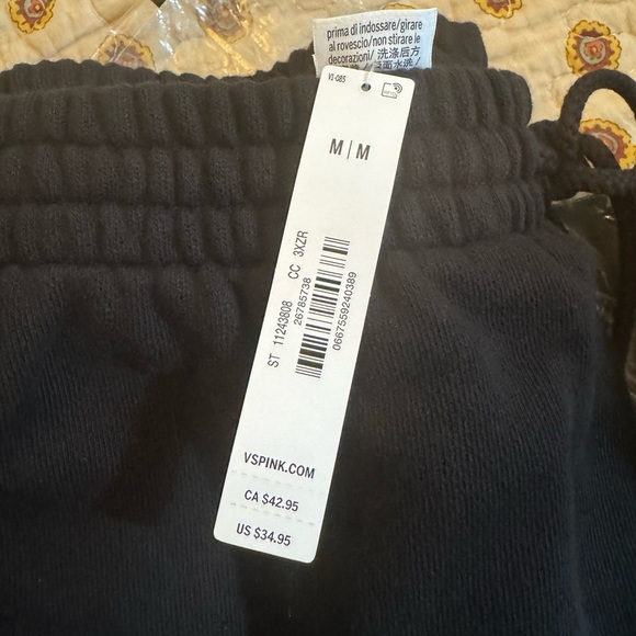 NWT: Victoria’s Secret PINK Ivy Fleece Curved Hem Shorts: Medium - Picture 4 of 6